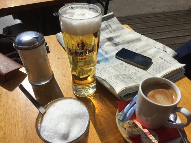 berr, coffee, Berlin, sunny day, spring, Easter, latte machiatto